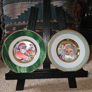 Vintage Set Of 2 6" Dufex Art 24k Gold Trimmed Santa Christmas Plates.